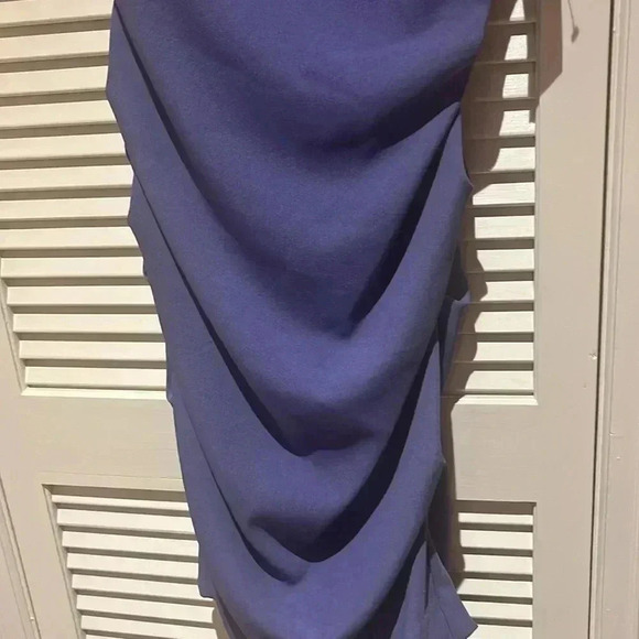 Body con open back dress with flattering silhouette Nicole Miller NWT - Picture 5 of 7